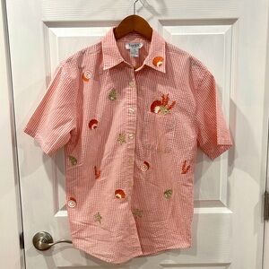 Women’s seersucker striped seashell button down top